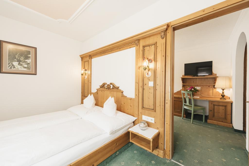 Hotel Hoferwirt Neustift im Stubaital Exterior photo